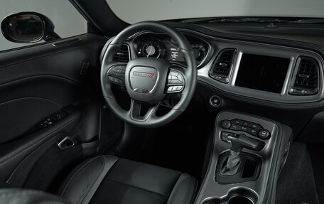 Dodge Challenger III рестайлинг 2, 2023 год, 11 000 000 рублей, 13 фотография