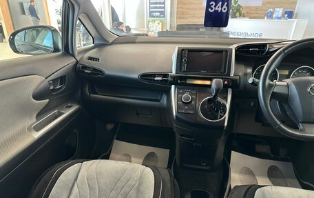 Toyota Wish II, 2011 год, 1 549 000 рублей, 14 фотография