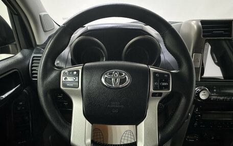 Toyota Land Cruiser Prado 150 рестайлинг 2, 2012 год, 3 000 000 рублей, 11 фотография