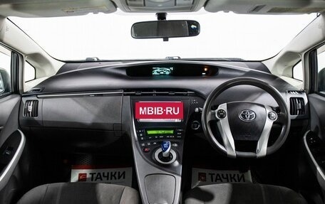 Toyota Prius, 2010 год, 1 080 000 рублей, 8 фотография