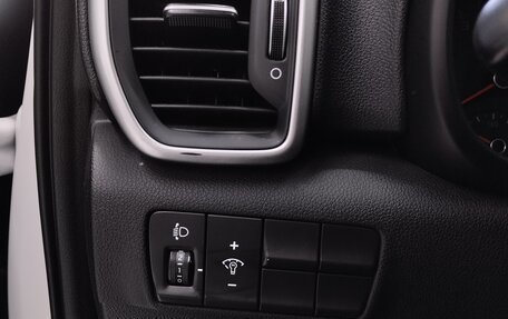 KIA Sportage IV рестайлинг, 2019 год, 2 370 000 рублей, 15 фотография