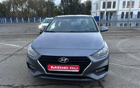 Hyundai Solaris II рестайлинг, 2017 год, 1 100 000 рублей, 1 фотография