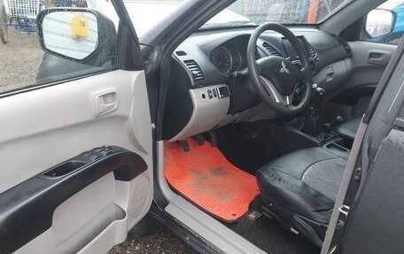 Mitsubishi L200 IV рестайлинг, 2011 год, 870 000 рублей, 11 фотография