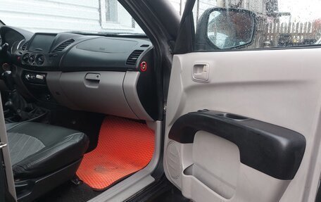 Mitsubishi L200 IV рестайлинг, 2011 год, 870 000 рублей, 17 фотография