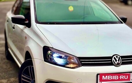 Volkswagen Polo VI (EU Market), 2015 год, 850 000 рублей, 2 фотография