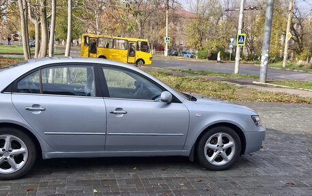 Hyundai Sonata VI, 2005 год, 700 000 рублей, 5 фотография