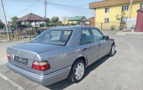 Mercedes-Benz E-Класс, 1993 год, 680 000 рублей, 8 фотография