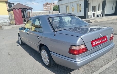 Mercedes-Benz E-Класс, 1993 год, 680 000 рублей, 5 фотография