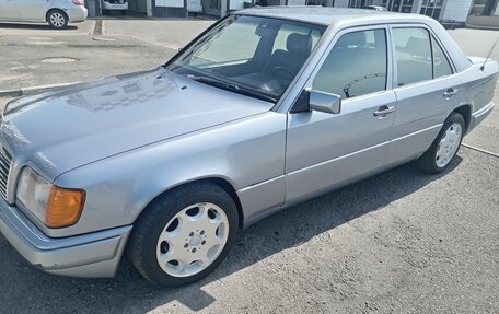 Mercedes-Benz E-Класс, 1993 год, 680 000 рублей, 10 фотография