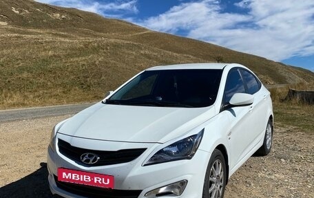 Hyundai Solaris II рестайлинг, 2015 год, 1 380 000 рублей, 2 фотография