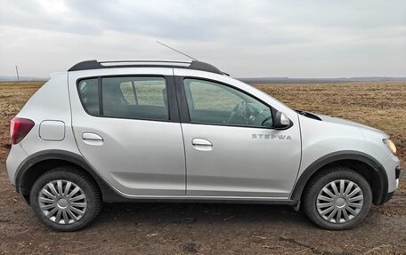 Renault Sandero II рестайлинг, 2015 год, 946 000 рублей, 2 фотография