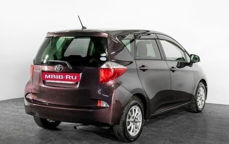 Toyota Ractis II, 2011 год, 900 000 рублей, 3 фотография