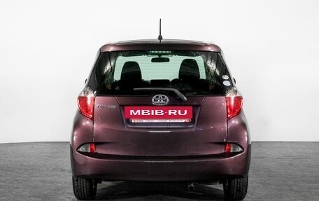 Toyota Ractis II, 2011 год, 900 000 рублей, 4 фотография