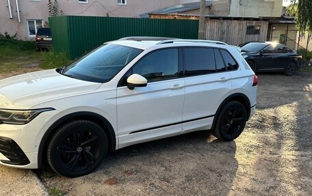 Volkswagen Tiguan II, 2021 год, 3 590 000 рублей, 2 фотография