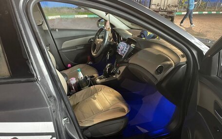 Chevrolet Cruze II, 2010 год, 500 000 рублей, 10 фотография