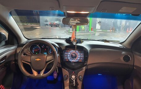 Chevrolet Cruze II, 2010 год, 500 000 рублей, 8 фотография