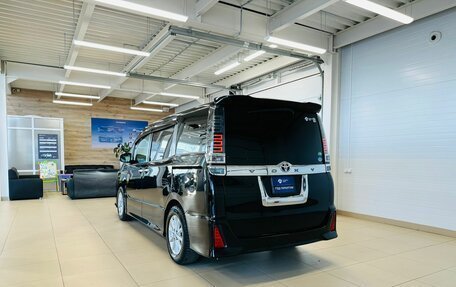 Toyota Voxy III, 2020 год, 2 649 900 рублей, 4 фотография