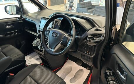 Toyota Voxy III, 2020 год, 2 649 900 рублей, 10 фотография