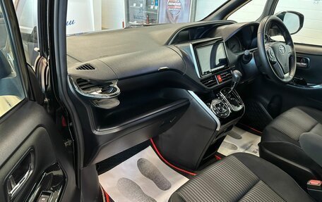 Toyota Voxy III, 2020 год, 2 649 900 рублей, 12 фотография