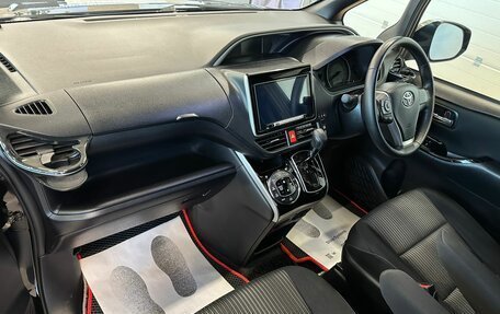 Toyota Voxy III, 2020 год, 2 649 900 рублей, 13 фотография