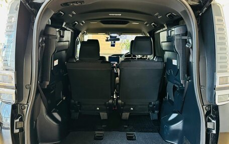 Toyota Voxy III, 2020 год, 2 649 900 рублей, 19 фотография