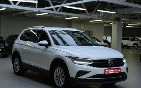 Volkswagen Tiguan II, 2021 год, 2 450 000 рублей, 1 фотография