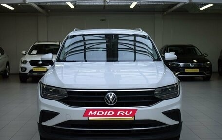 Volkswagen Tiguan II, 2021 год, 2 450 000 рублей, 2 фотография