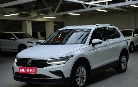 Volkswagen Tiguan II, 2021 год, 2 450 000 рублей, 3 фотография