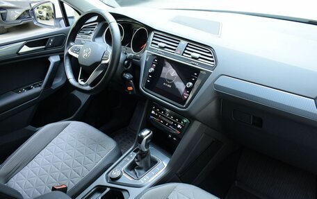 Volkswagen Tiguan II, 2021 год, 2 450 000 рублей, 16 фотография