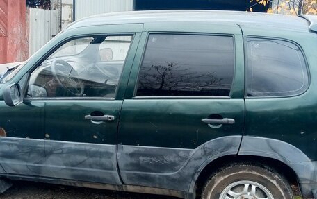 Chevrolet Niva I рестайлинг, 2003 год, 300 000 рублей, 4 фотография