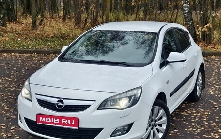 Opel Astra J, 2011 год, 710 000 рублей, 1 фотография