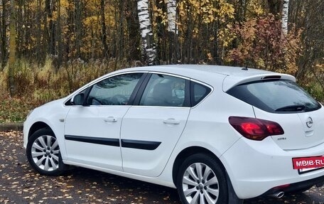 Opel Astra J, 2011 год, 710 000 рублей, 2 фотография
