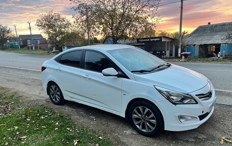 Hyundai Solaris II рестайлинг, 2015 год, 650 000 рублей, 1 фотография