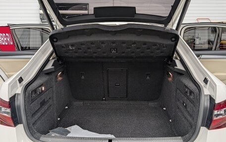 Skoda Superb III рестайлинг, 2019 год, 2 250 000 рублей, 18 фотография