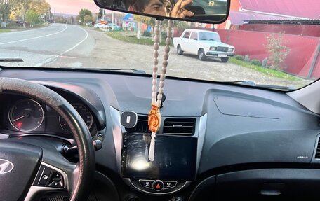 Hyundai Solaris II рестайлинг, 2015 год, 650 000 рублей, 11 фотография