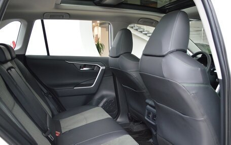 Toyota RAV4, 2025 год, 4 800 000 рублей, 9 фотография
