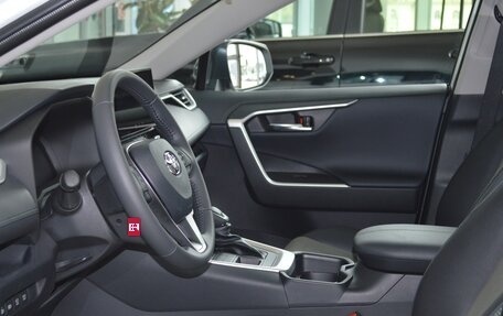 Toyota RAV4, 2025 год, 4 800 000 рублей, 6 фотография