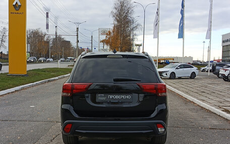 Mitsubishi Outlander III рестайлинг 3, 2016 год, 1 361 000 рублей, 7 фотография