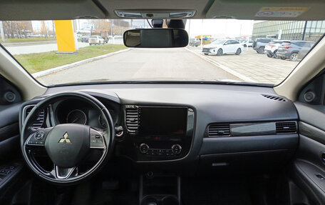 Mitsubishi Outlander III рестайлинг 3, 2016 год, 1 361 000 рублей, 17 фотография