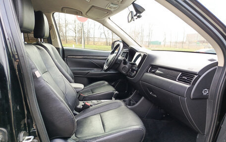 Mitsubishi Outlander III рестайлинг 3, 2016 год, 1 361 000 рублей, 13 фотография