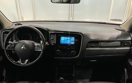 Mitsubishi Outlander III рестайлинг 3, 2016 год, 1 049 000 рублей, 5 фотография