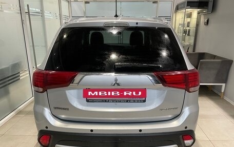 Mitsubishi Outlander III рестайлинг 3, 2016 год, 1 049 000 рублей, 3 фотография