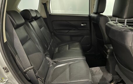 Mitsubishi Outlander III рестайлинг 3, 2016 год, 1 049 000 рублей, 14 фотография