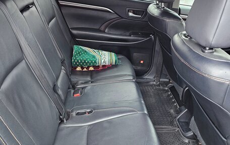 Toyota Highlander III, 2015 год, 3 550 000 рублей, 8 фотография