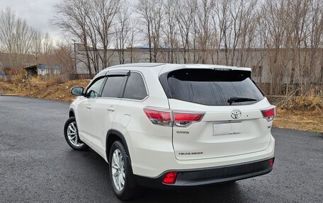 Toyota Highlander III, 2015 год, 3 550 000 рублей, 2 фотография