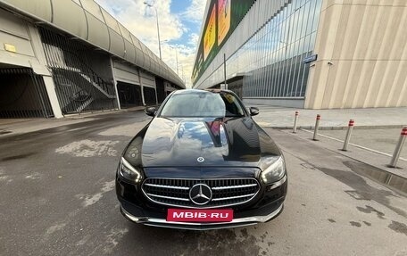 Mercedes-Benz E-Класс, 2021 год, 2 350 000 рублей, 1 фотография