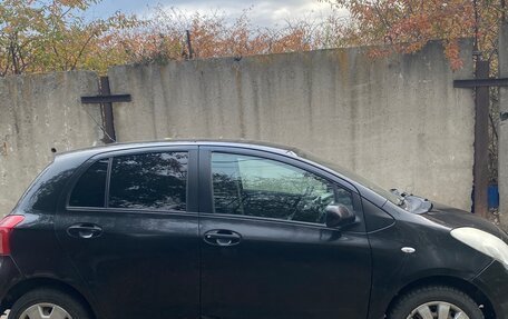 Toyota Yaris III рестайлинг, 2007 год, 600 000 рублей, 3 фотография