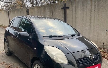 Toyota Yaris III рестайлинг, 2007 год, 600 000 рублей, 2 фотография