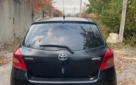 Toyota Yaris III рестайлинг, 2007 год, 600 000 рублей, 6 фотография