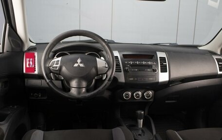 Mitsubishi Outlander III рестайлинг 3, 2010 год, 850 000 рублей, 6 фотография